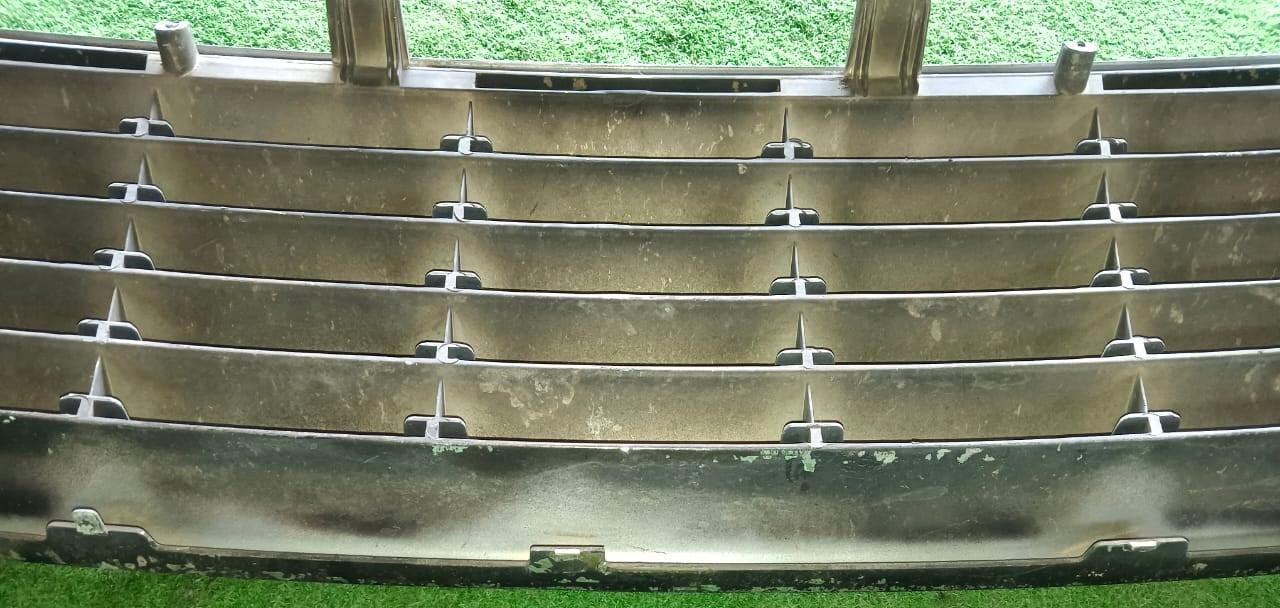 TOYOTA VIGO FRONT GRILLE (005783)