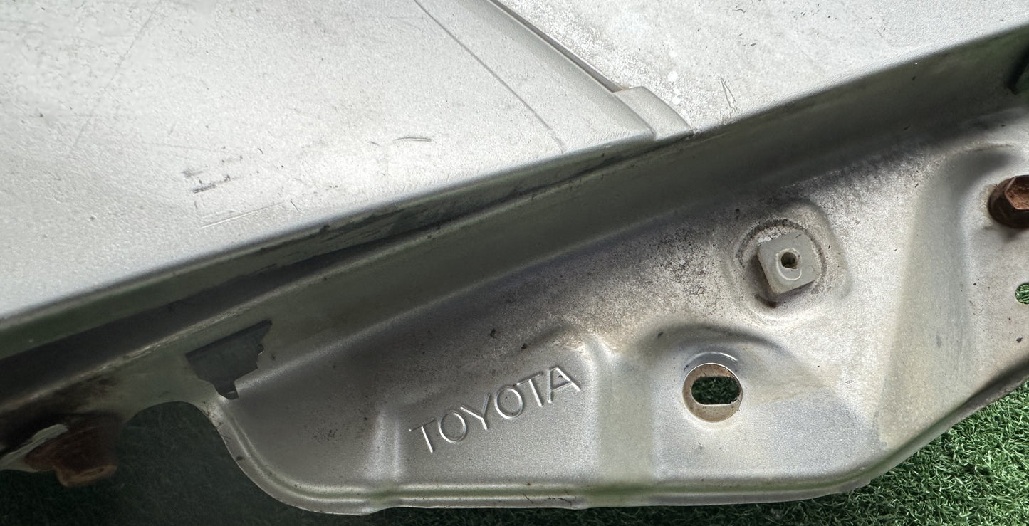 TOYOTA VIGO KUN25 FRONT FENDER WITH HOLE SILVER RH (FFWH016)