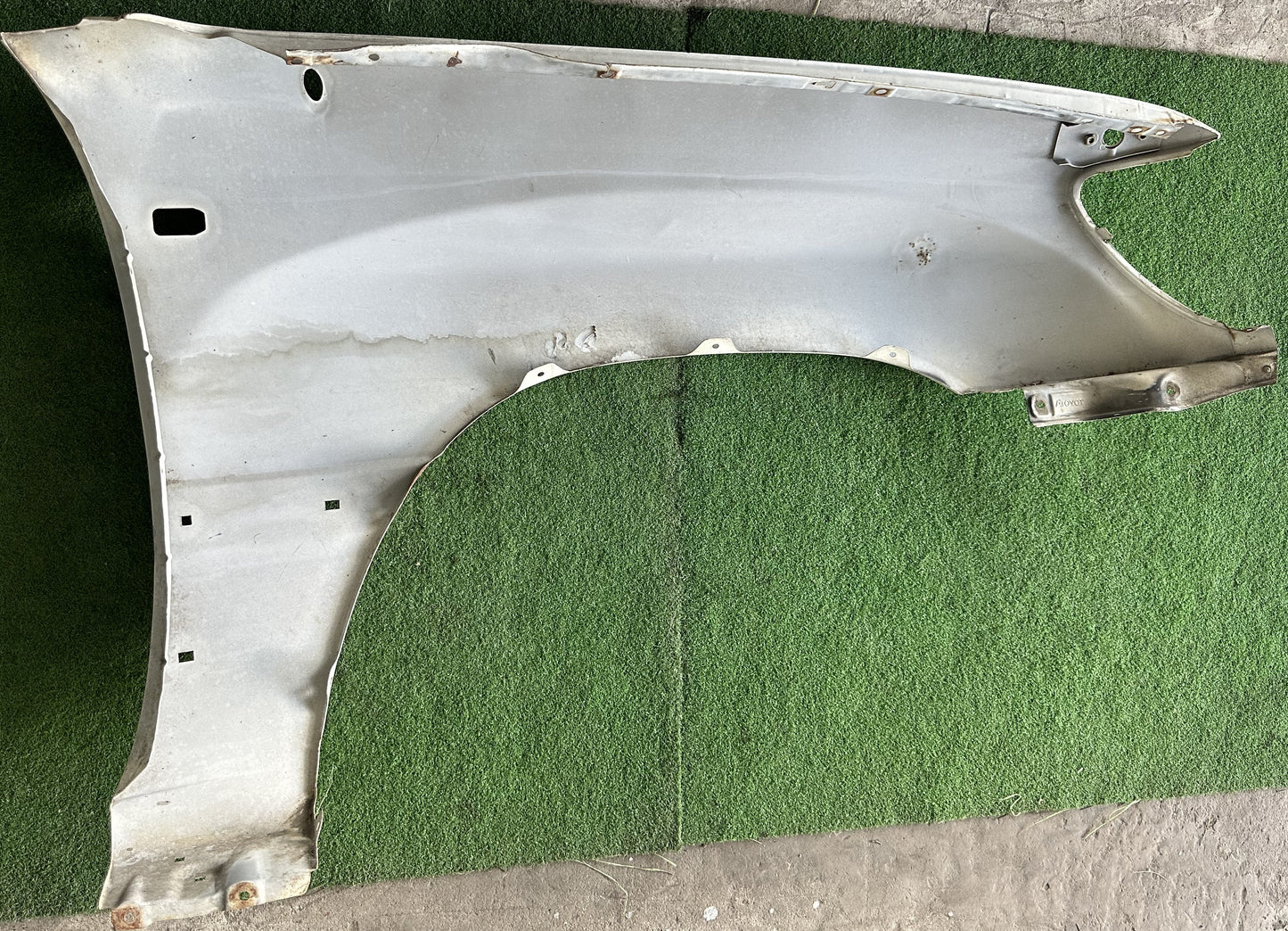 TOYOTA LAND CRUISER L100 FRONT FENDER WITH HOLE WHITE LH (FFWH022)