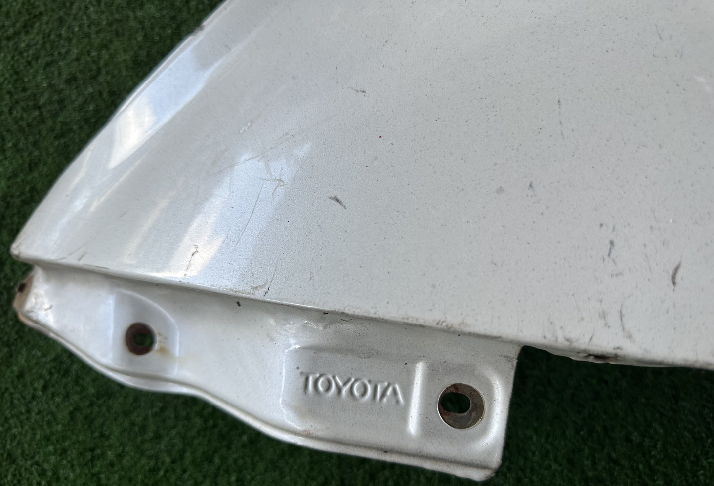 TOYOTA LAND CRUISER L100 FRONT FENDER WITH HOLE WHITE LH (FFWH022)
