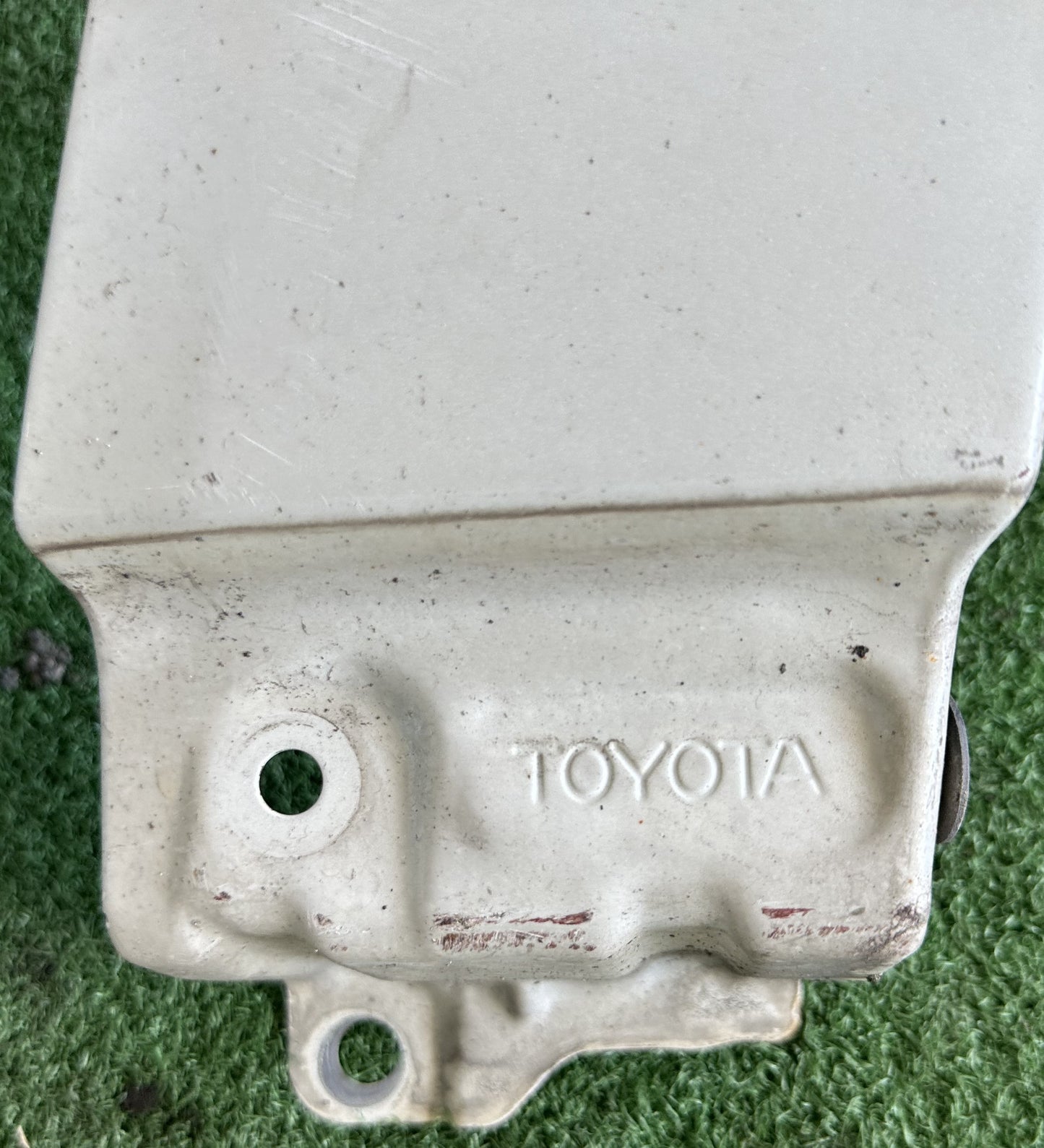 TOYOTA LAND CRUISER L200 FRONT FENDER WITH HOLE WHITE RH (FFWH026)