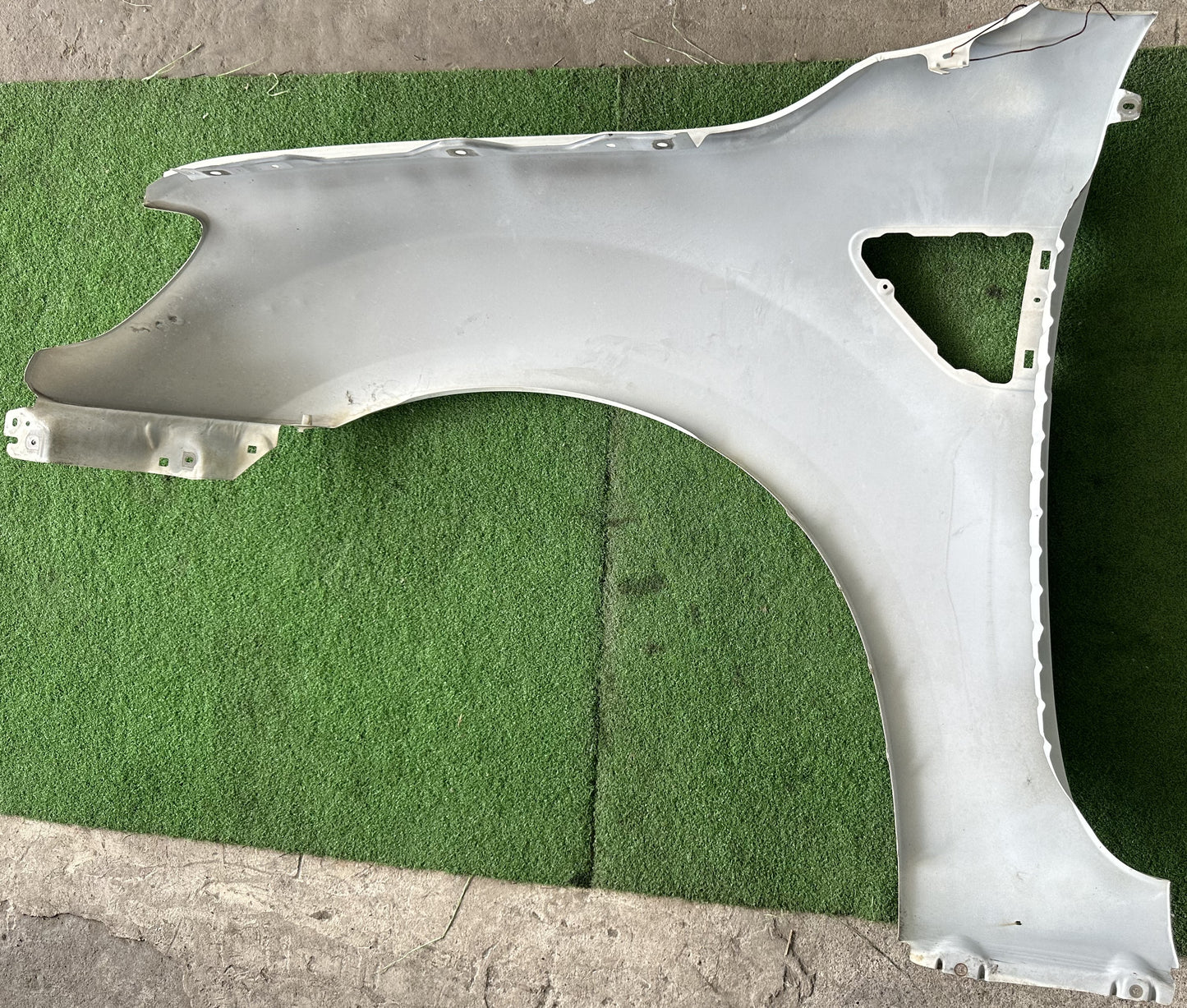 FORD RANGER T6 FRONT FENDER WITH HOLE WHITE RH (FFWH034)