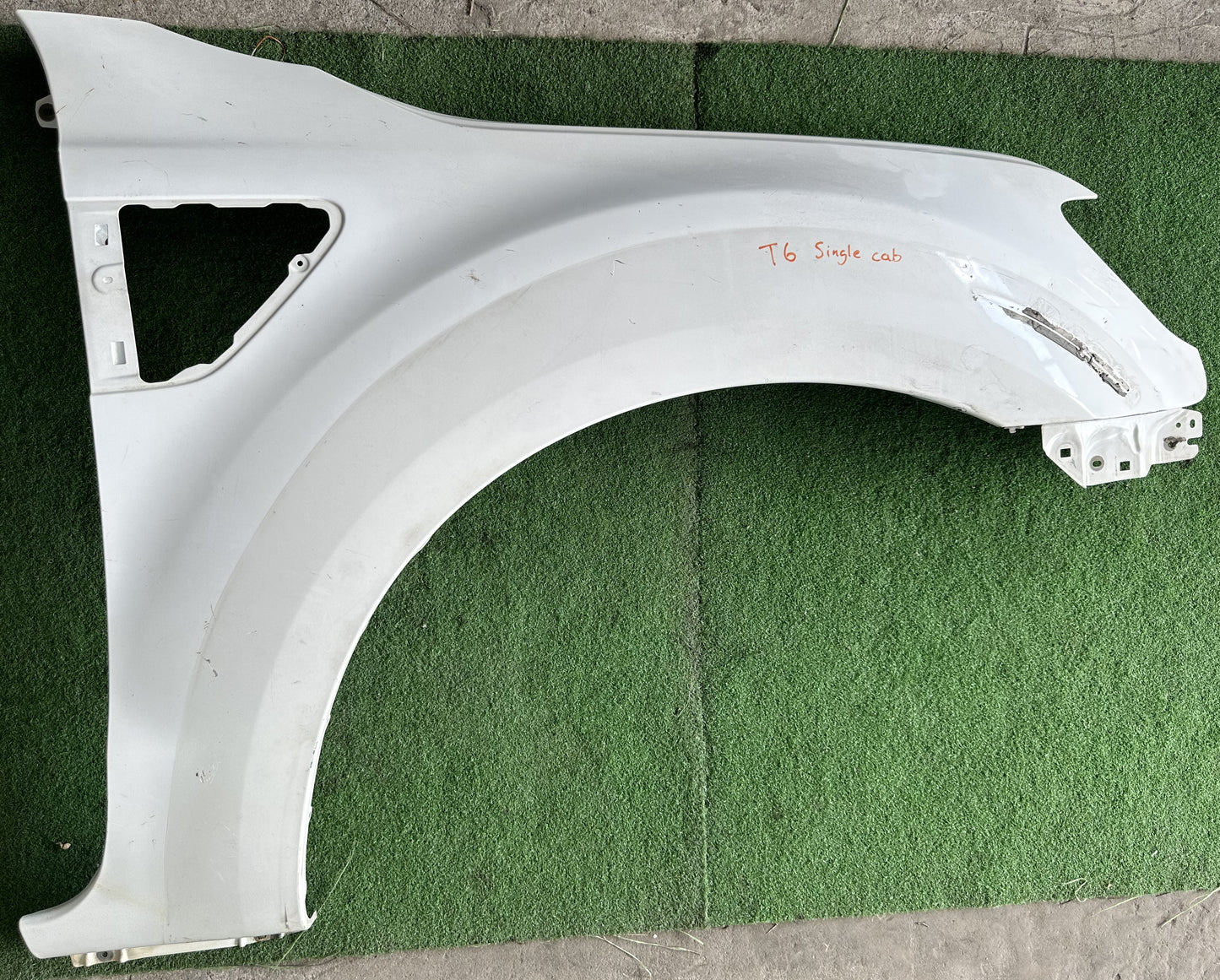 FORD RANGER T6 FRONT FENDER WITH HOLE WHITE RH (FFWH034)