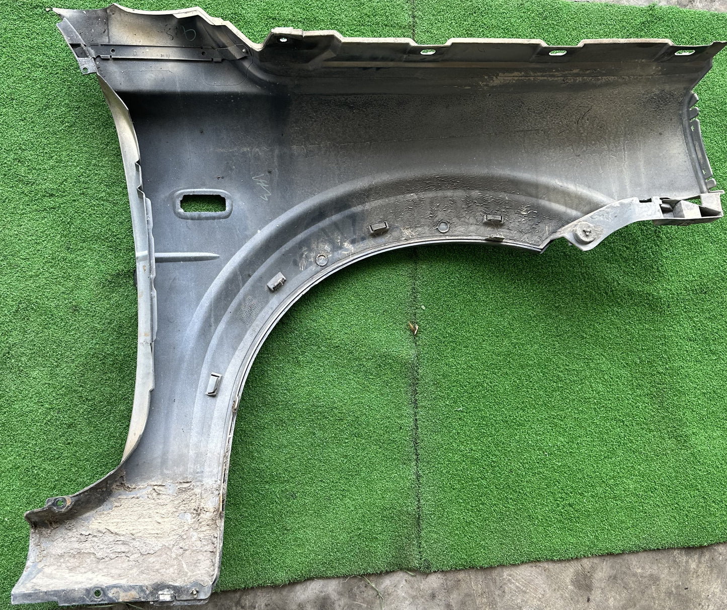 LAND ROVER HSE FRONT FENDER WITH HOLE BROWN LH (FFWH037)
