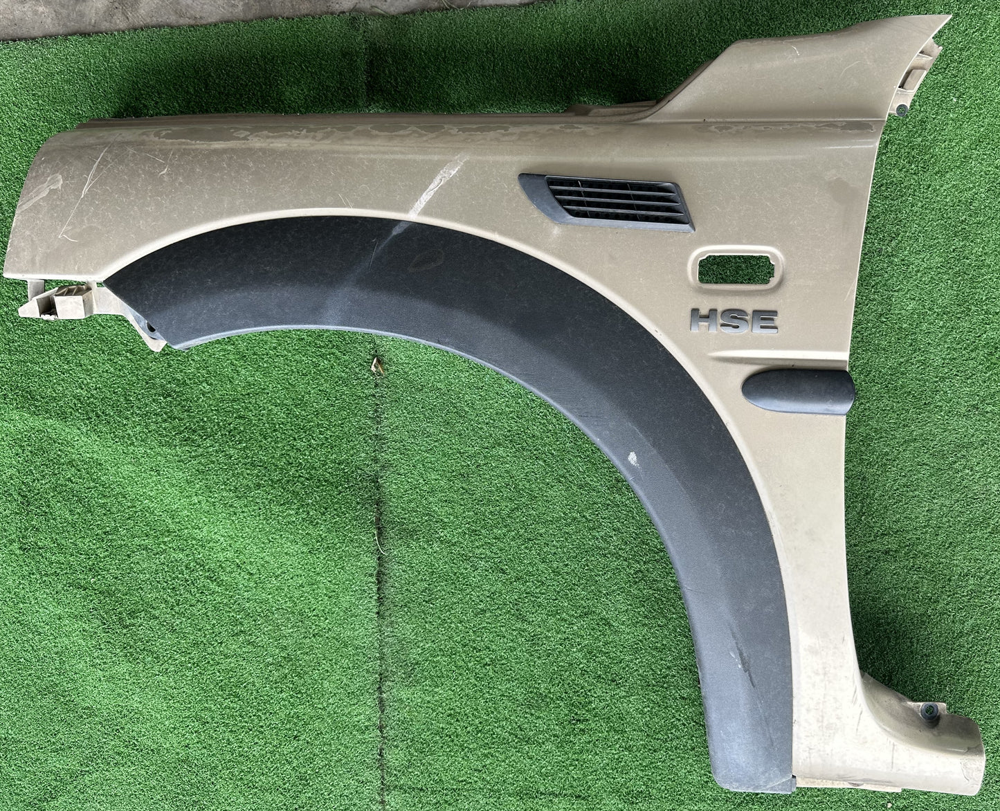 LAND ROVER HSE FRONT FENDER WITH HOLE BROWN LH (FFWH037)
