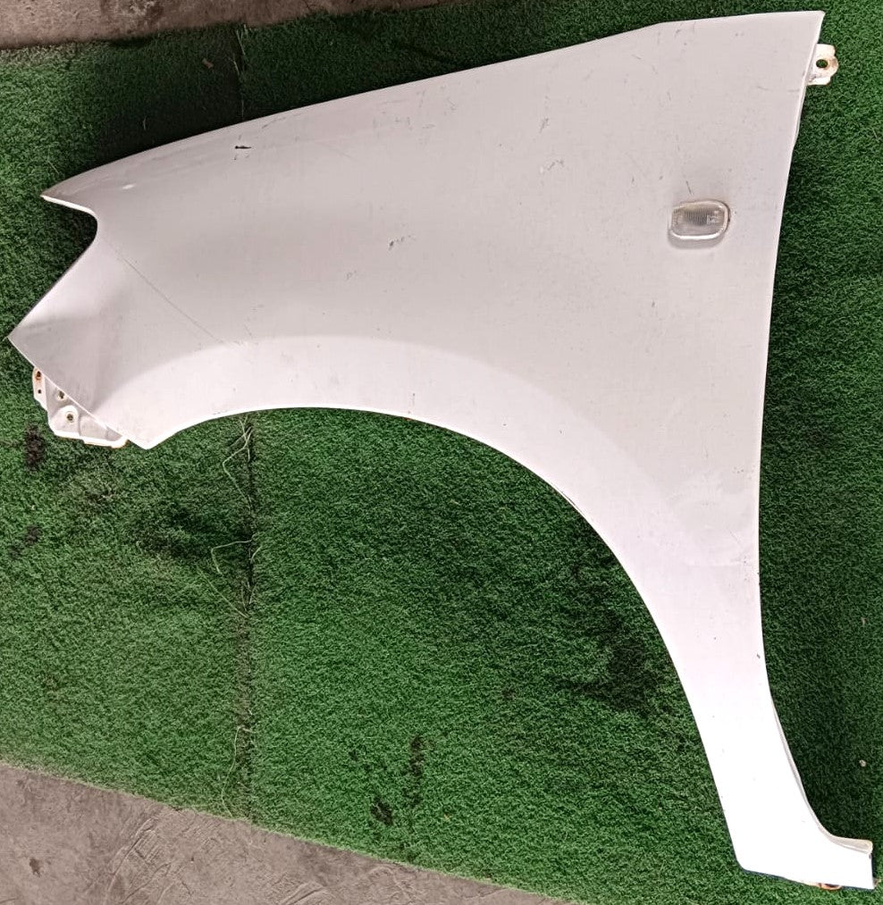 TOYOTA VIGO KUN25 FRONT FENDER WITH HOLE WHITE LH (FFWH067)