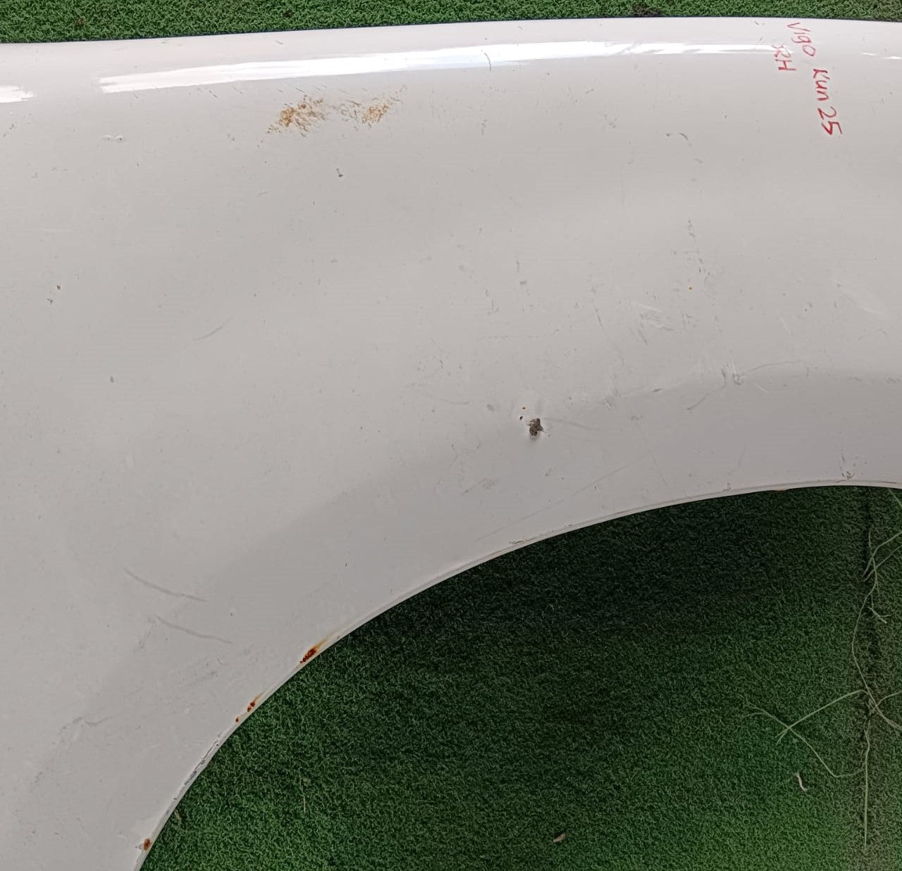 TOYOTA VIGO KUN25 FRONT FENDER WHITE RH (FFWH068)