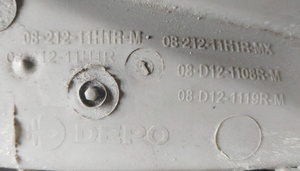 TOYOTA HIACE KDH200 HEAD LAMP (TAIWAN) DEPO (08-D12-1119R)
