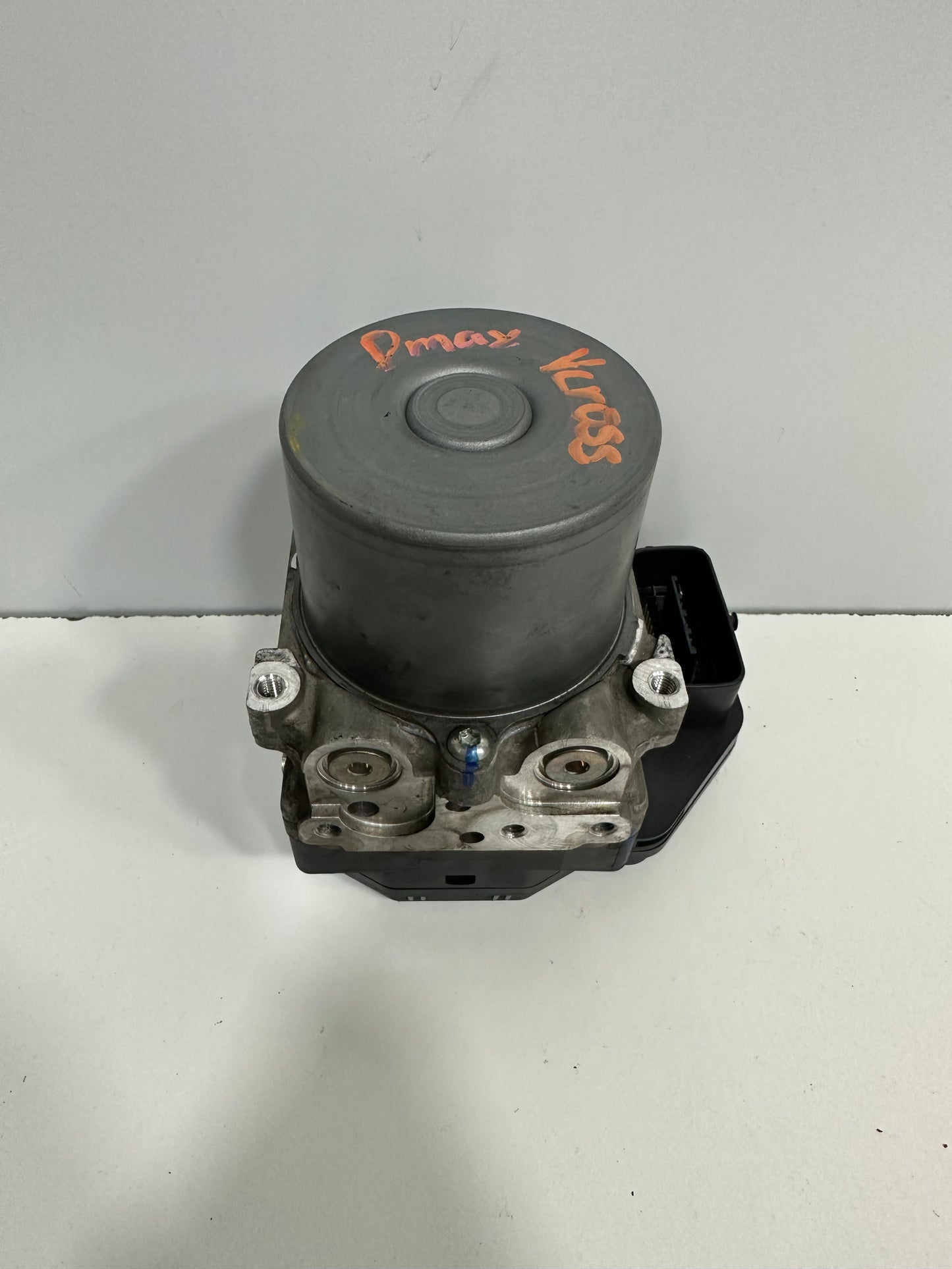DMAX VCROSS MK2 ABS PUMP (133000-2970)