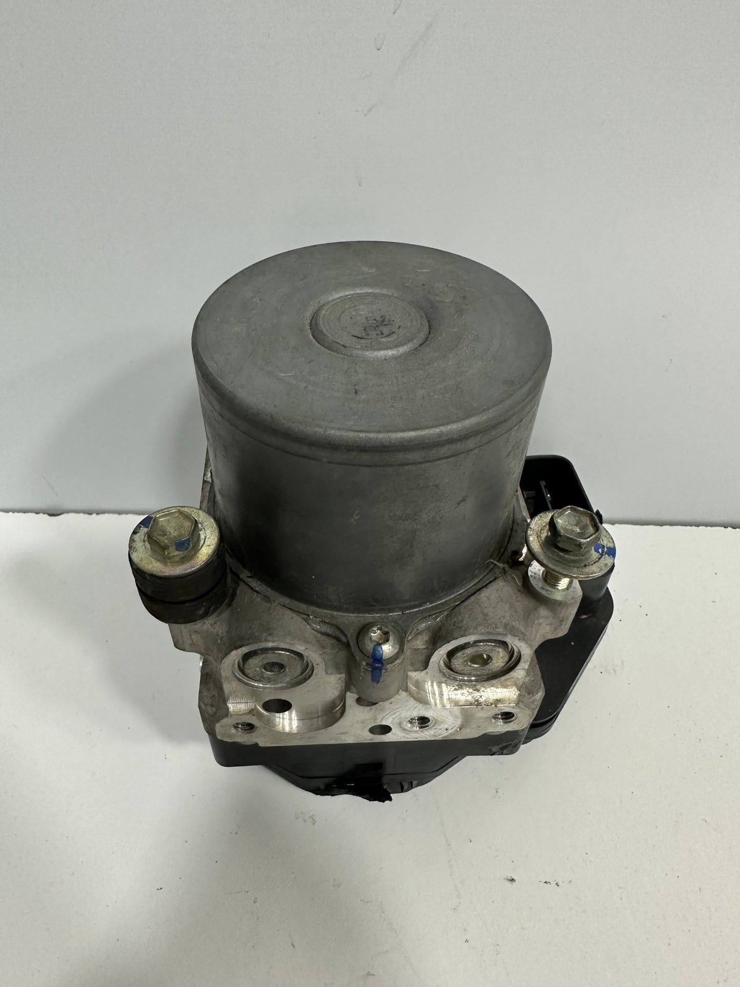 DMAX VCROSS MK2 ABS PUMP (133000-9380)