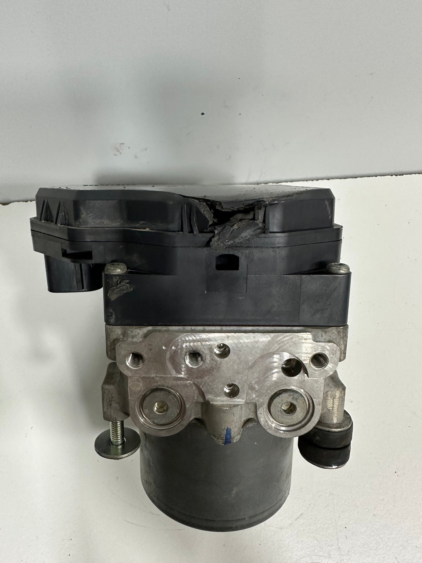 DMAX VCROSS MK2 ABS PUMP (133000-9380)