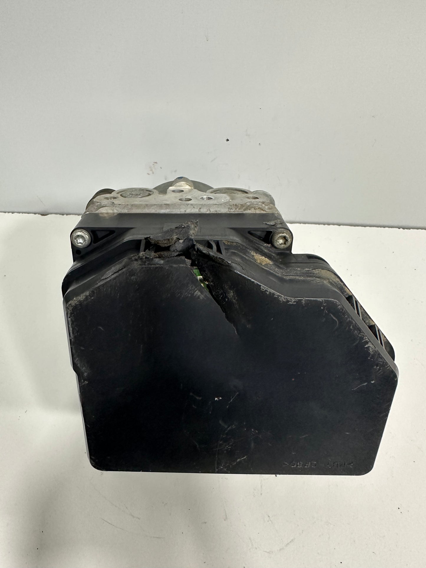 DMAX VCROSS MK2 ABS PUMP (133000-9380)