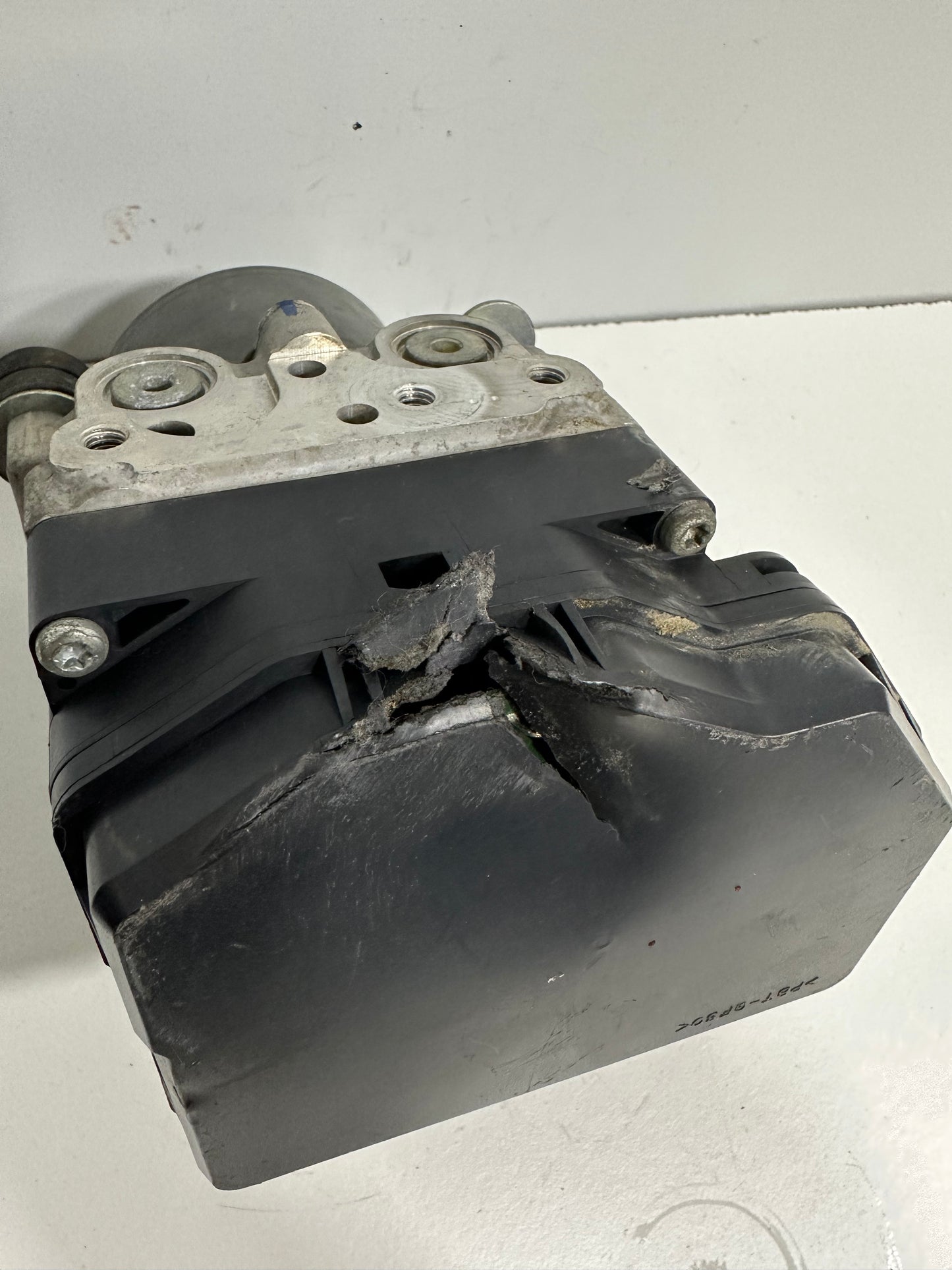 DMAX VCROSS MK2 ABS PUMP (133000-9380)