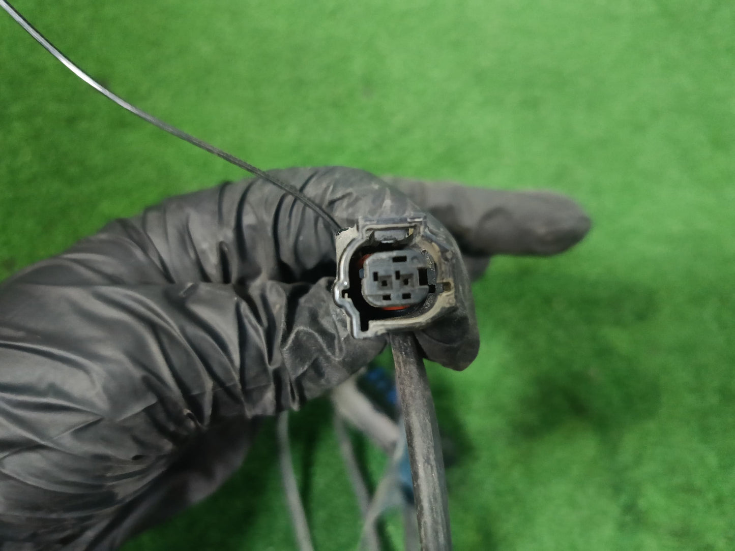 TOYOTA YARIS ABS SENSOR LH (82819-33220-1)