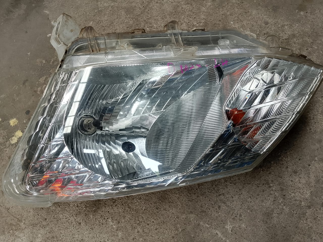 ISUZU DMAX VCROSS HEAD LAMP LH HL081