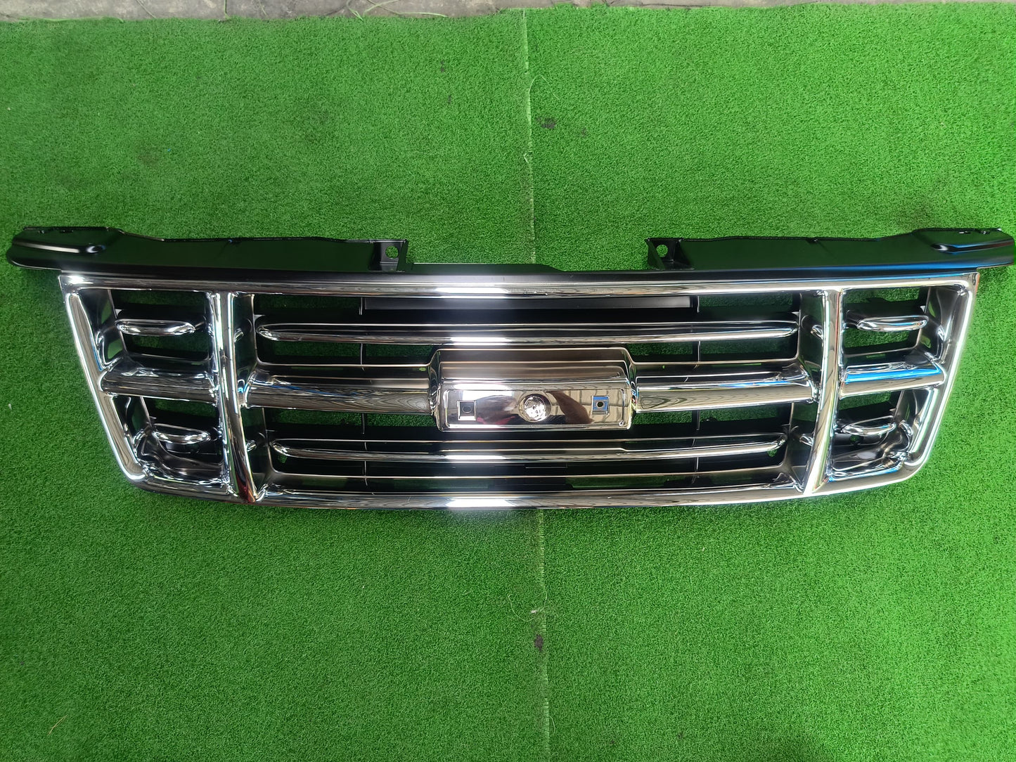 ISUZU DMAX ITEQ 2007 4DOOR GRILLE (CHROME/BLACK) (ISK05C-121AA-NNTA)