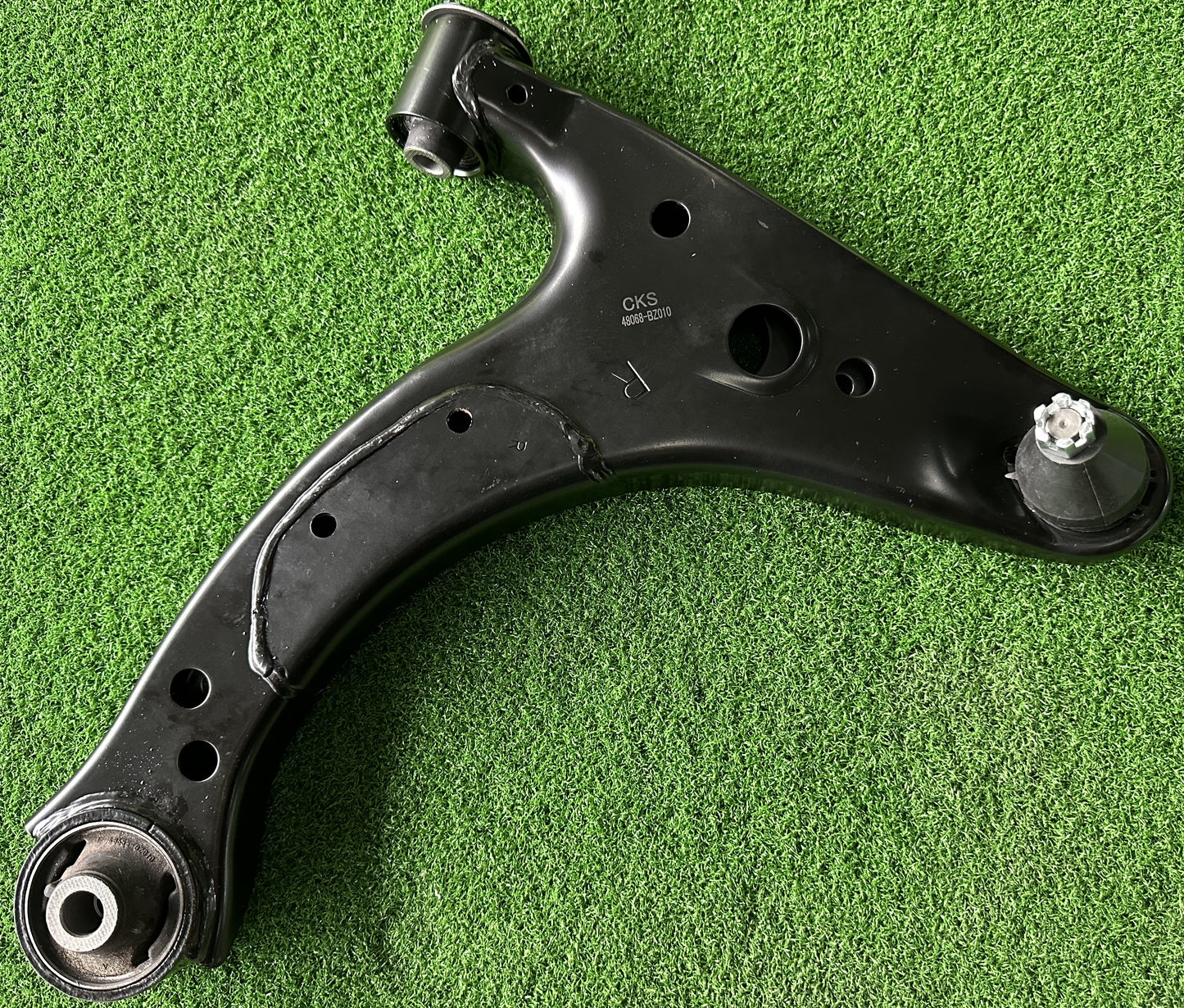 TOYOTA AVANZA LOWER ARM RH 48068-BZ010 (NEW)