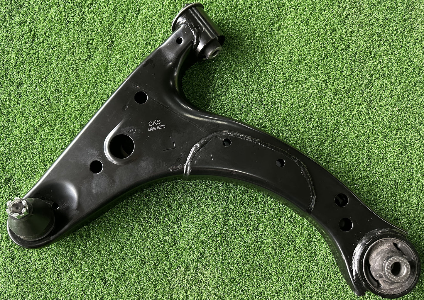 TOYOTA AVANZA LOWER ARM LH 48069-BZ010 (NEW)