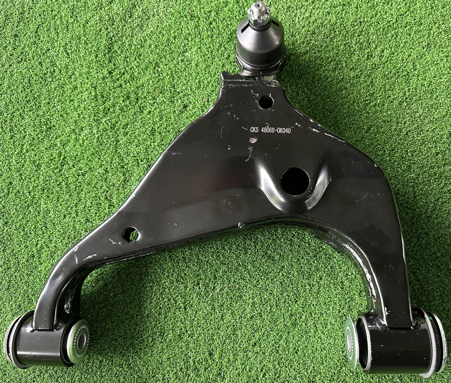 TOYOTA HILUX VIGO KUN 25 LOWER ARM LOW-LH 48069-0K040 (NEW)
