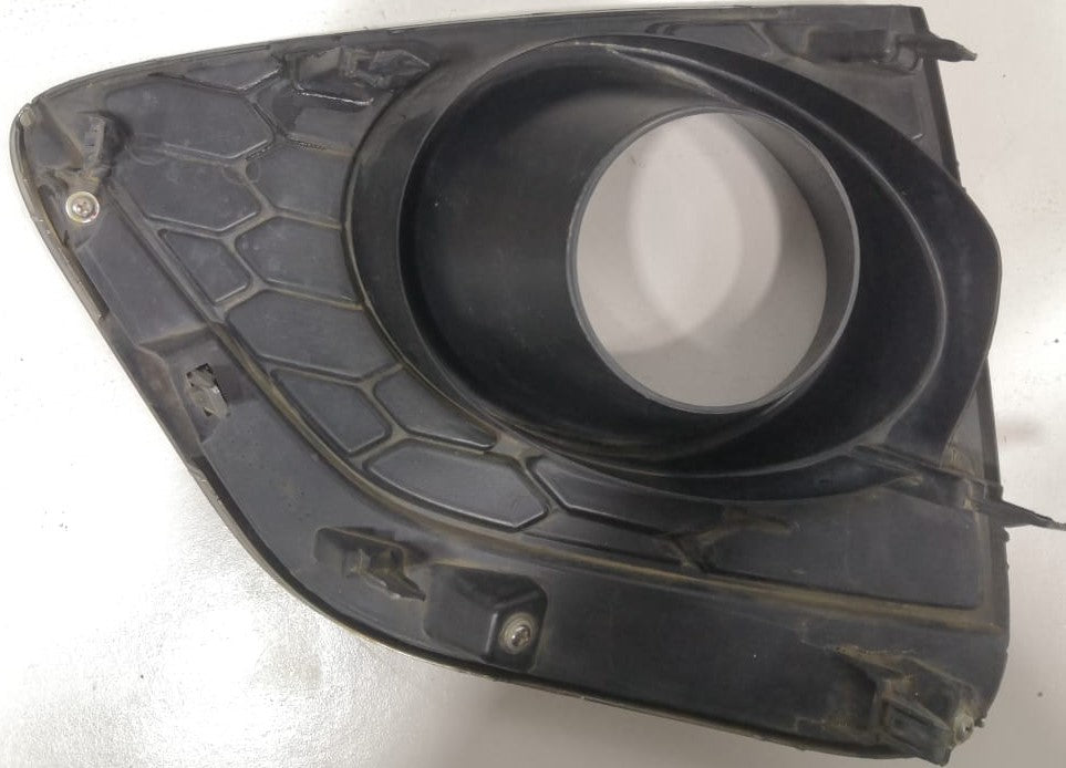 TOYOTA FORTUNER GUN156 FOG LAMP COVER WITH HOLE RH (52127-YM010)