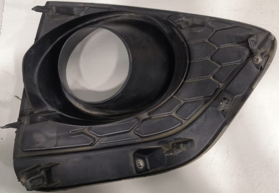 TOYOTA FORTUNER GUN156 FOG LAMP COVER WITH HOLE LH (52128-YM010)