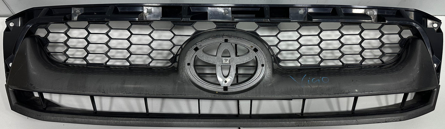 VIGO KUN25 FRONT GRILLE (B) (53112-0K230)