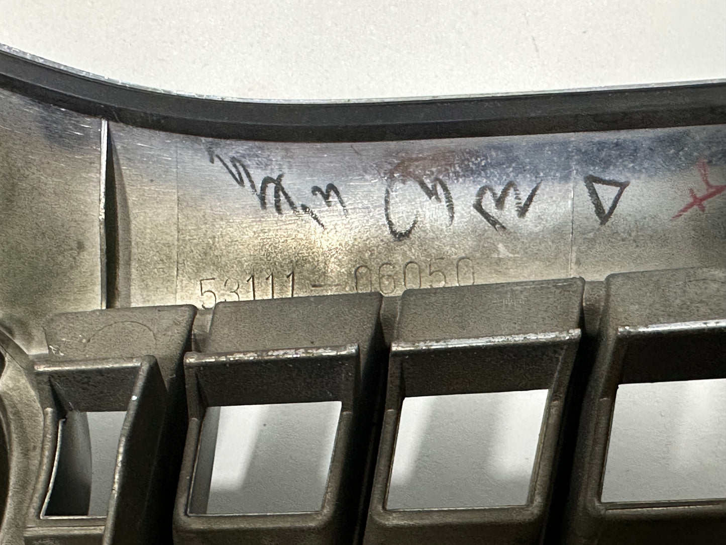 TOYOTA CAMRY ARV30 CHROME GRILLE (53111-06050)