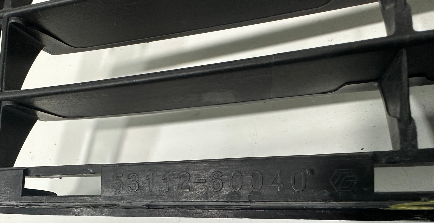 TOYOTA LAND CRUISER HDJ200 FRONT BUMBER LOWER GRILLE RH (53112-60040)