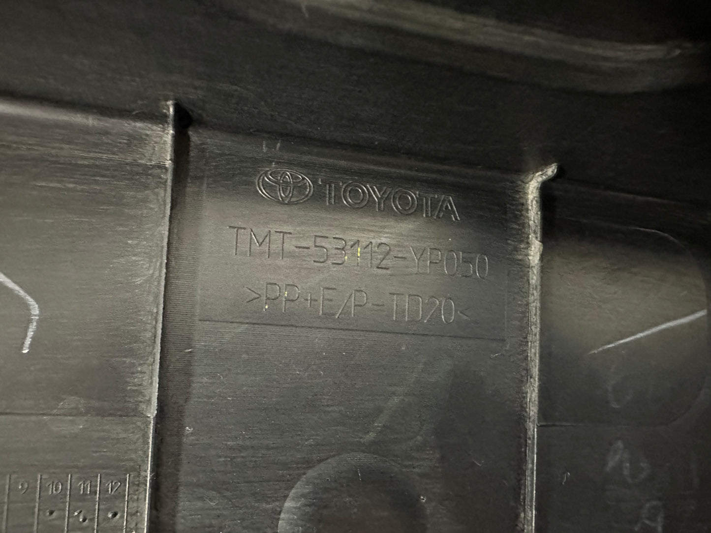 TOYOTA ROCCO GUN 126 FRONT BUMBER LOWER GRILLE (53112-YP050)