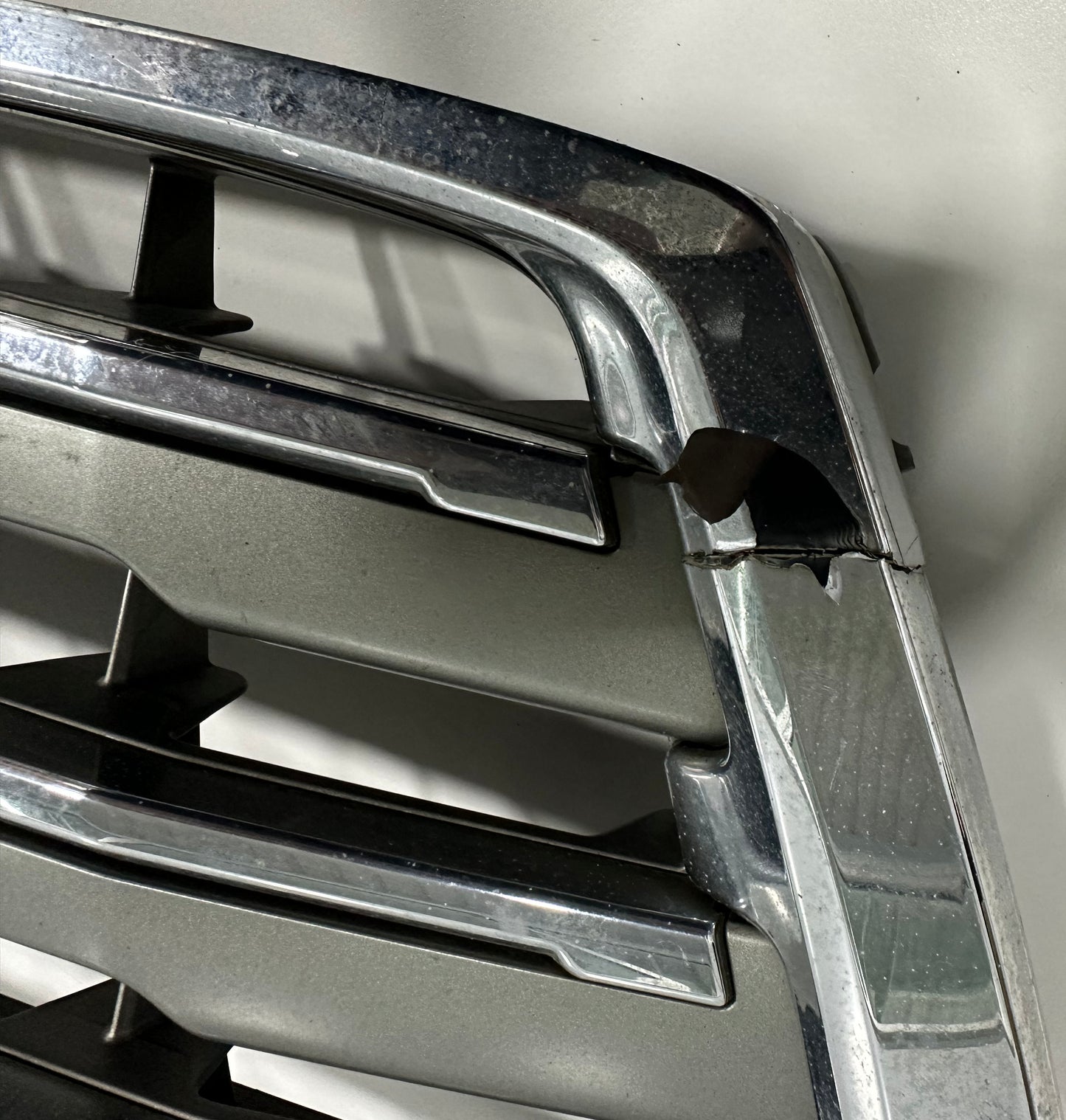 TOYOTA LAND CRUISER 200 CHROME GRILLE (53114-60110)
