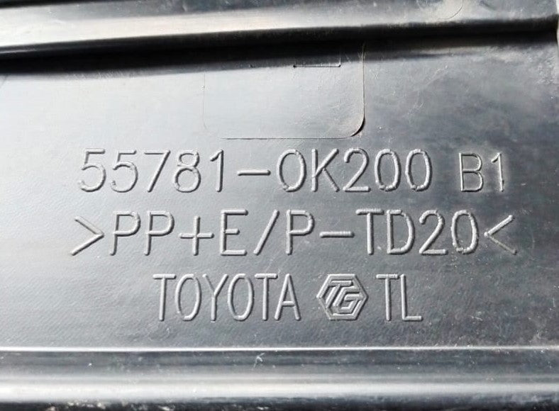 TOYOTA REVO WIPER GRILLE LH/RH SET (55781-0K200-1)