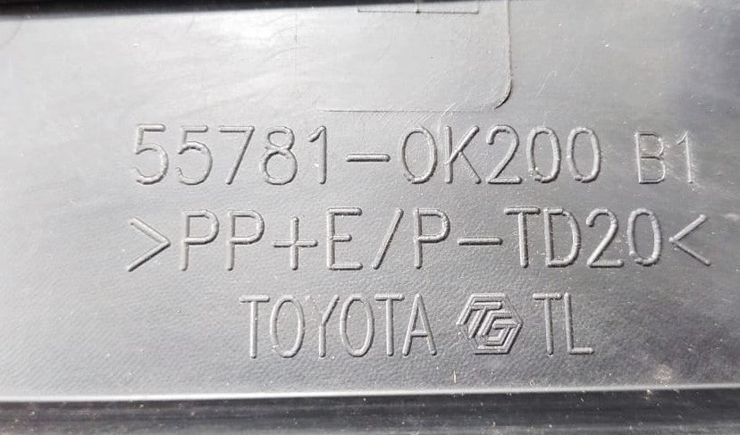 TOYOTA REVO WIPER GRILLE LH/RH SET (55781-0K200-2)