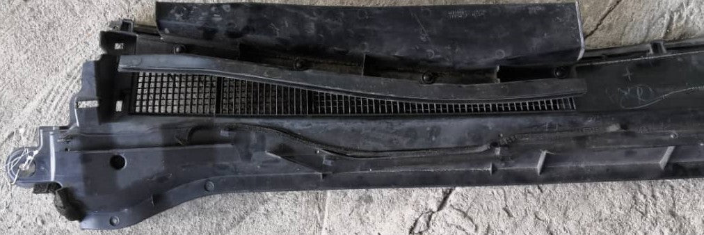 TOYOTA REVO WIPER GRILLE LH/RH SET (55781-0K200)