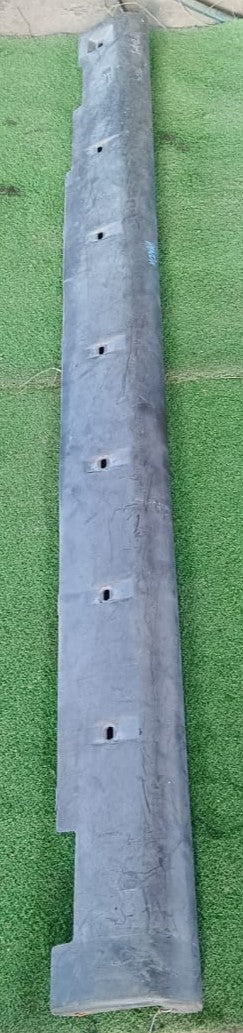 HONDA CIVIC EG SIDE SKIRT BLACK RH (71800-SR4-0000)