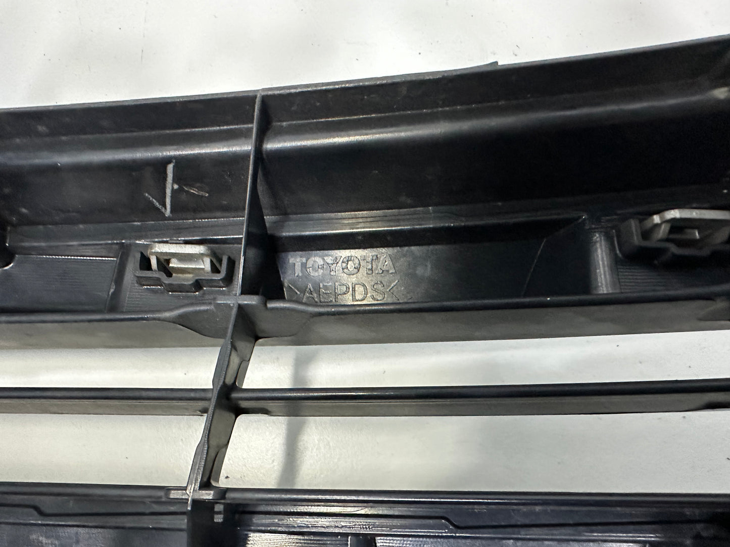TOYOTA REVO (GUN125) FRONT GRILLE (75310-0K010-1)