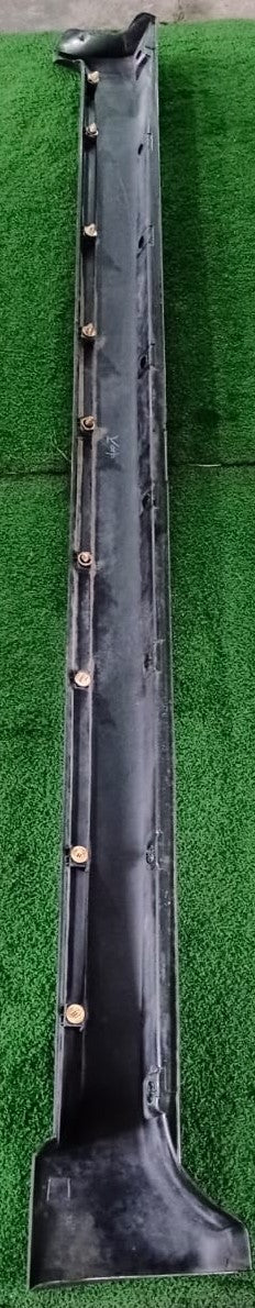 TOYOTA LAND CRUISER L200 SIDE SKIRT BLACK RH (75850-60040)