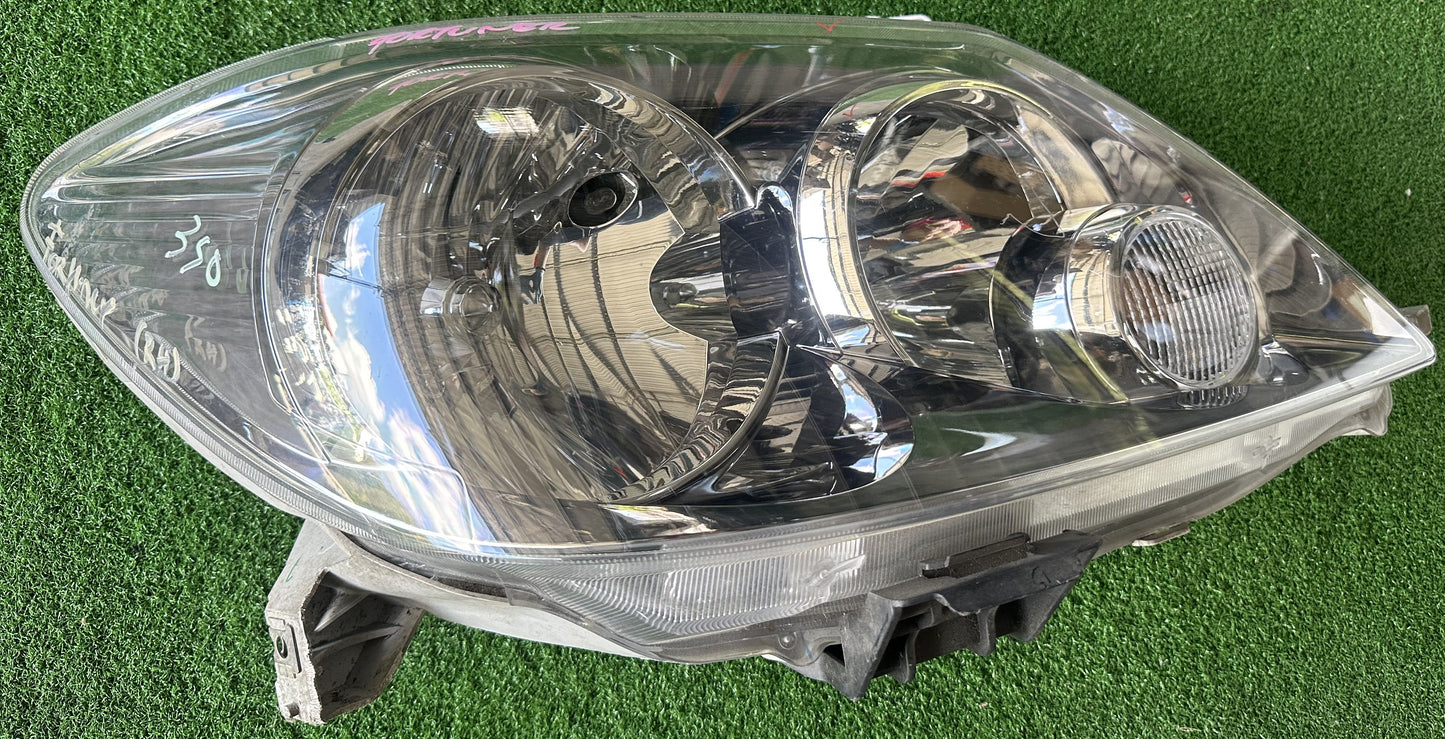 TOYOTA FORTUNER SUV KUN50 HEAD LAMP RH (81110-0K120)