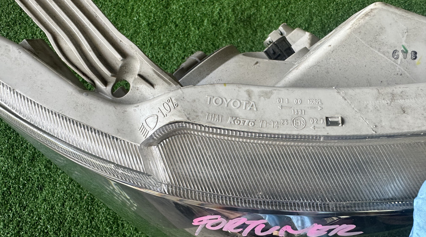 TOYOTA FORTUNER SUV KUN50 HEAD LAMP RH (81110-0K120)