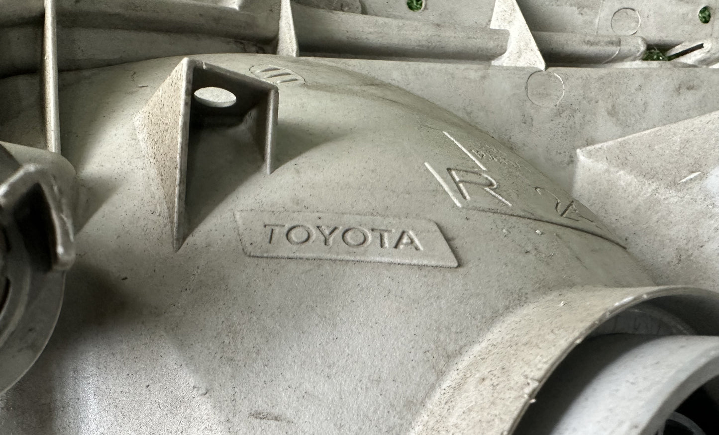 TOYOTA HIACE HEAD LAMP RH (81110-26550)