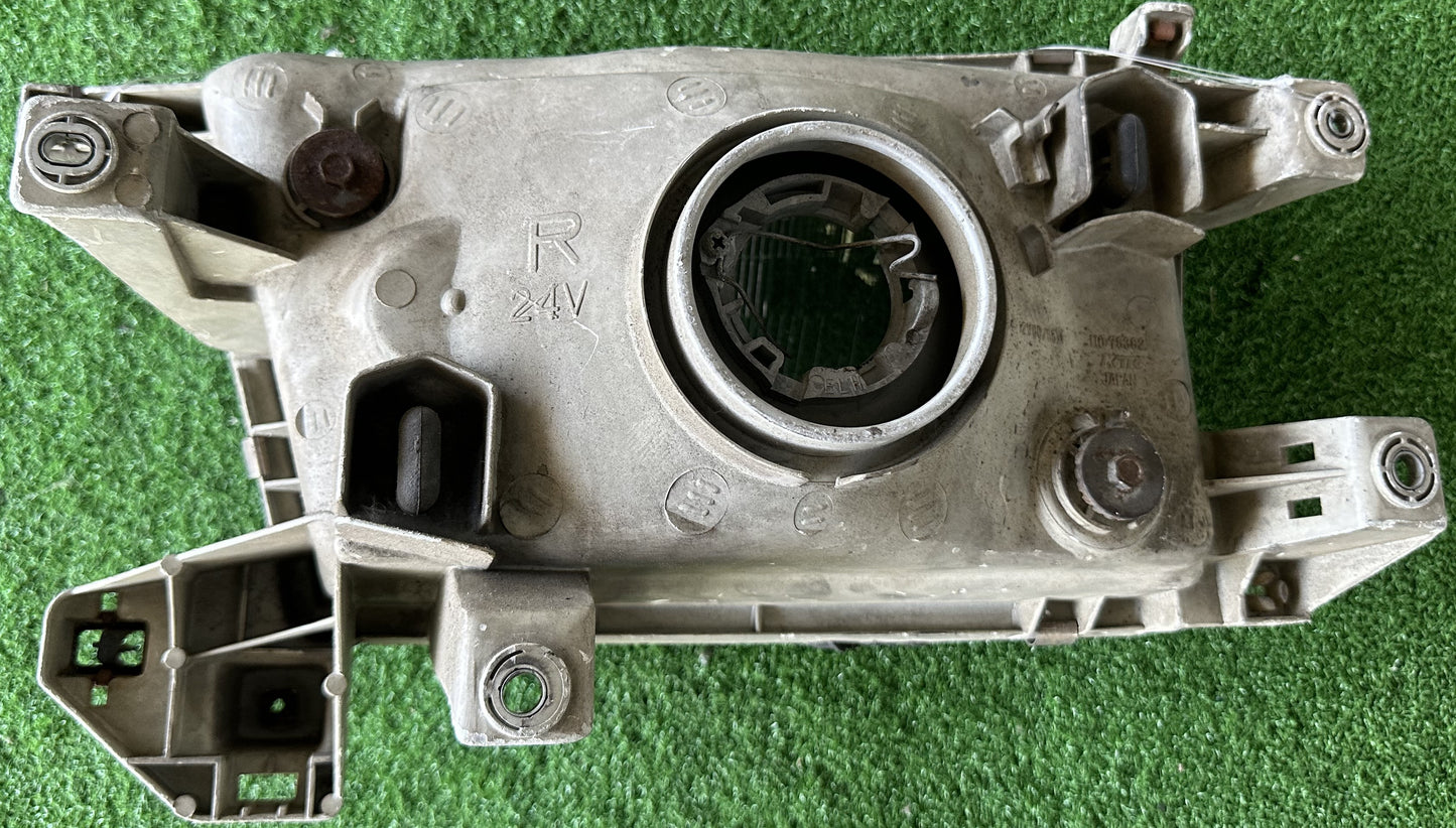 TOYOTA HILUX LN130 HEAD LAMP RH (81110-35241)