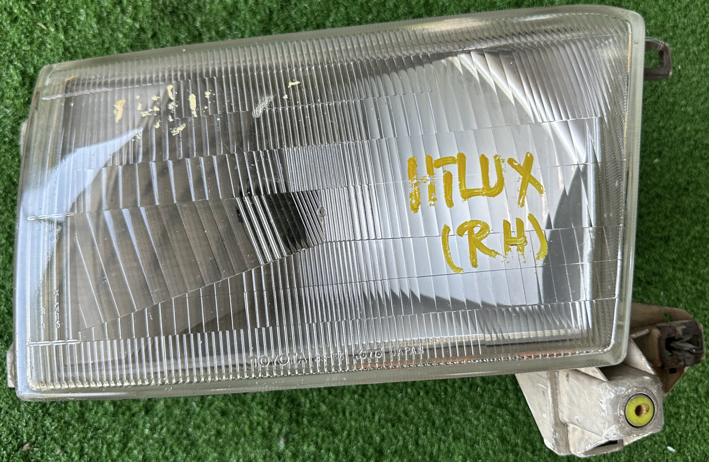 TOYOTA HILUX LN130 HEAD LAMP RH (81110-35241)