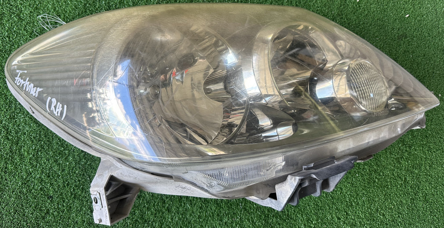 TOYOTA FORTUNER SUV KUN50 HEAD LAMP RH (81110-0K120-1)