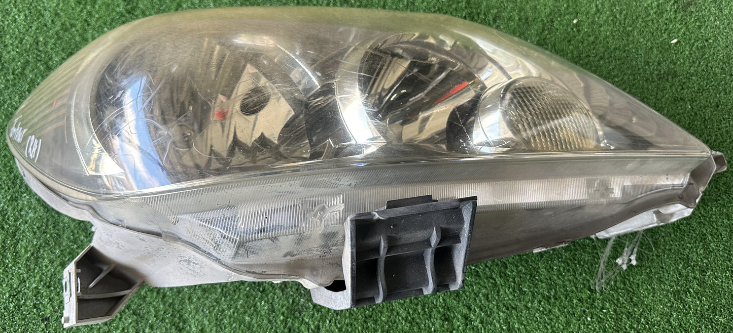 TOYOTA FORTUNER SUV KUN50 HEAD LAMP RH (81110-0K120-1)