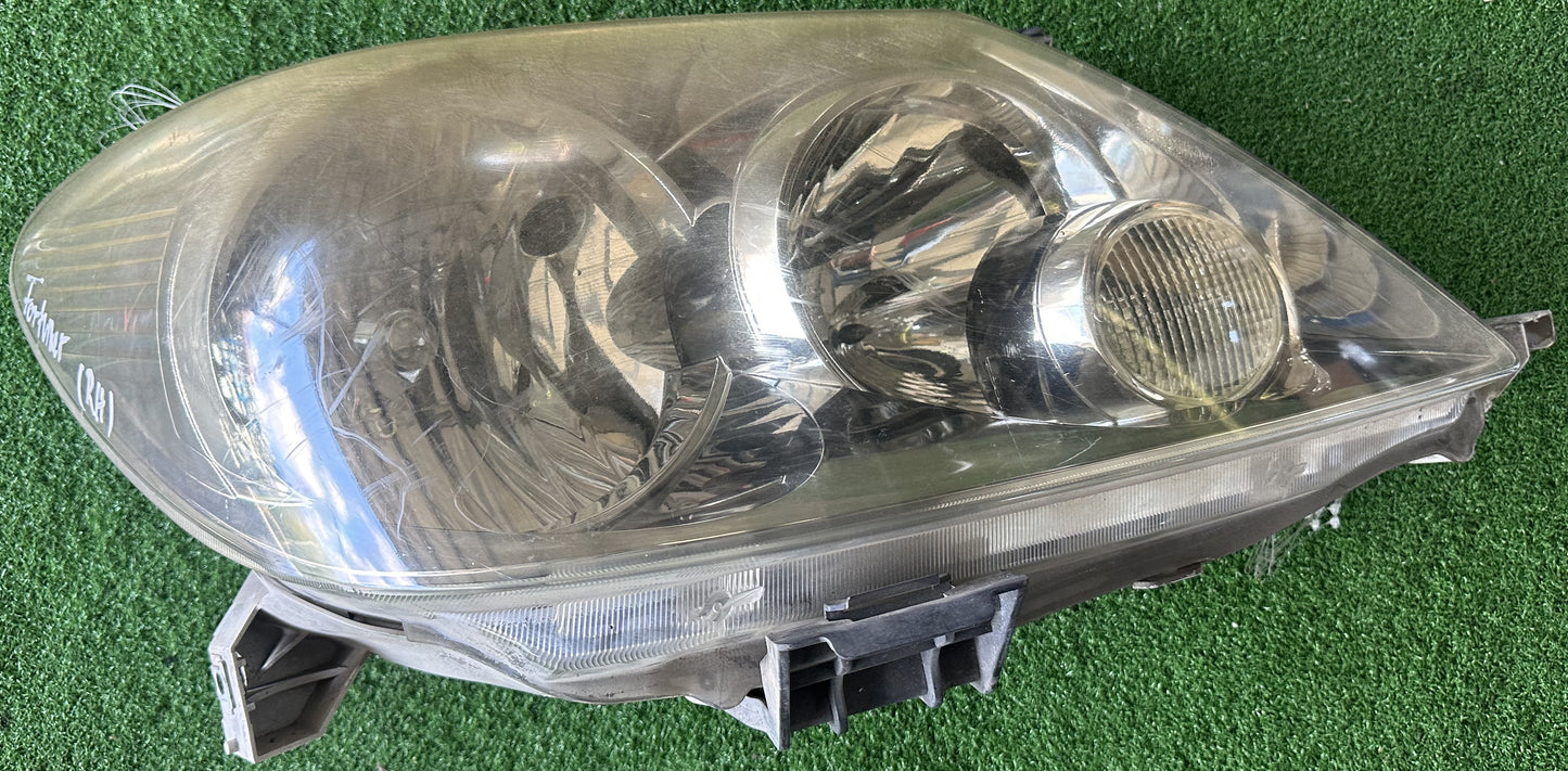 TOYOTA FORTUNER SUV KUN50 HEAD LAMP RH (81110-0K120-1)