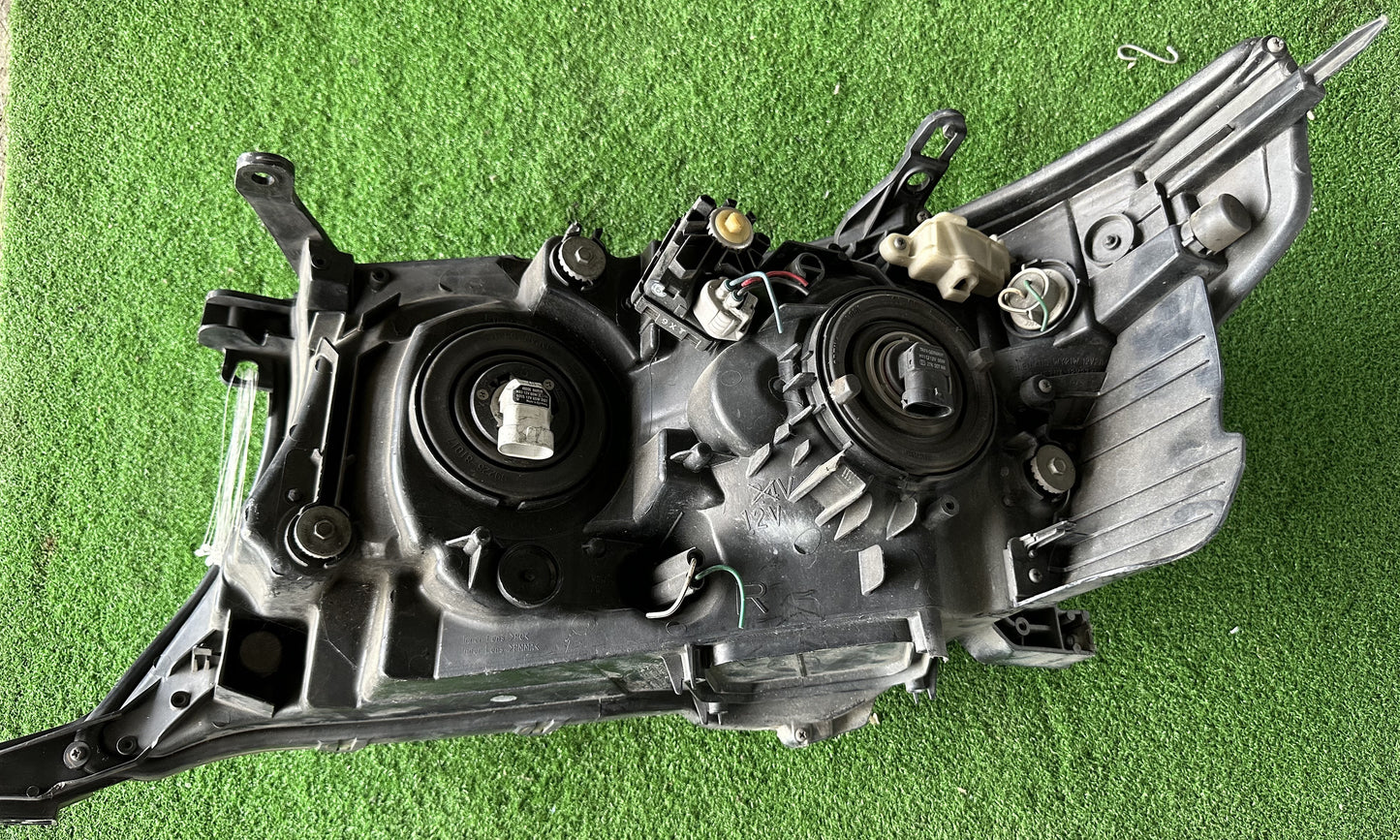 TOYOTA LAND CRUISER L200 HEAD LAMP RH (81130-60D12)