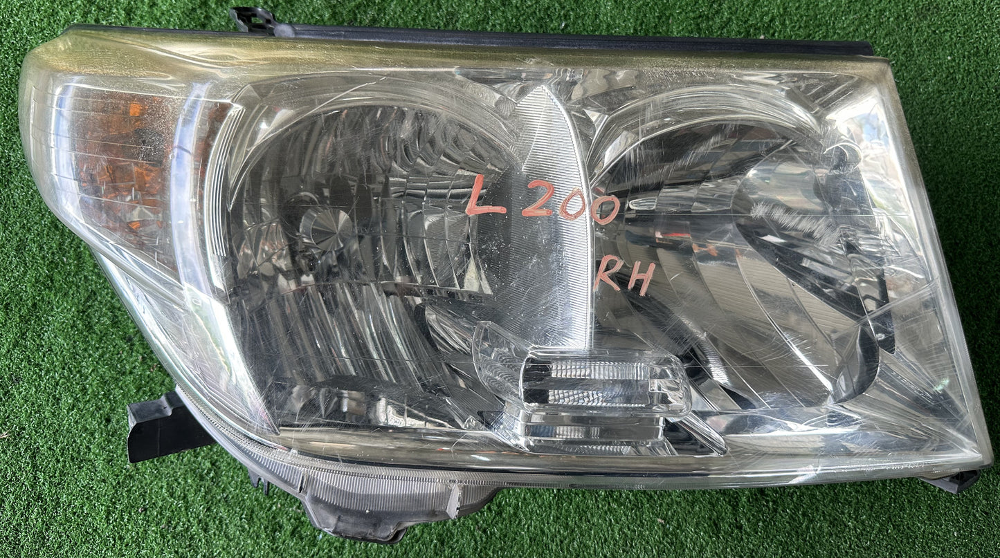 TOYOTA LAND CRUISER L200 HEAD LAMP RH (81130-60D12)