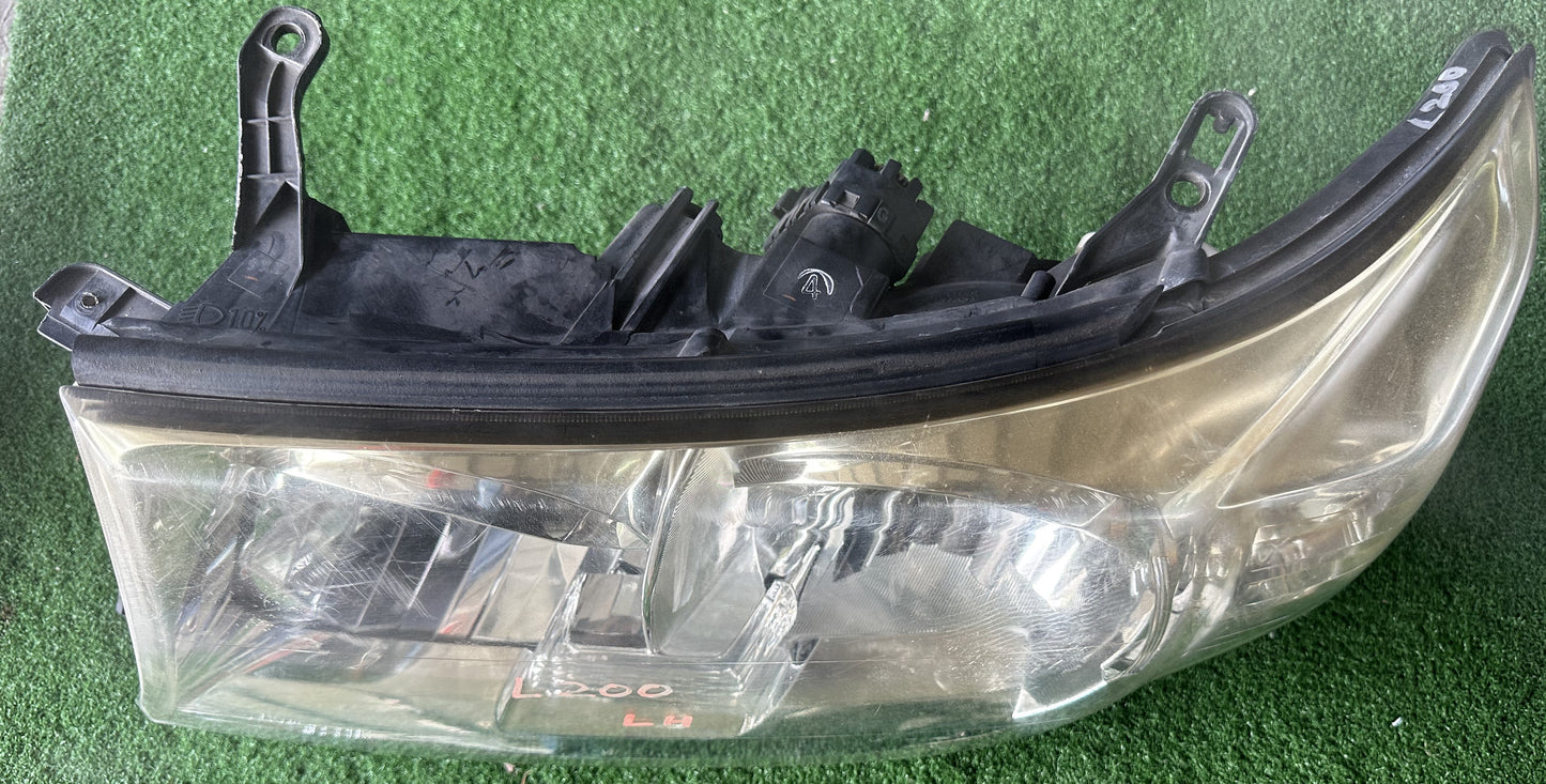 TOYOTA LAND CRUISER L200 HEAD LAMP LH (81170-60C80)