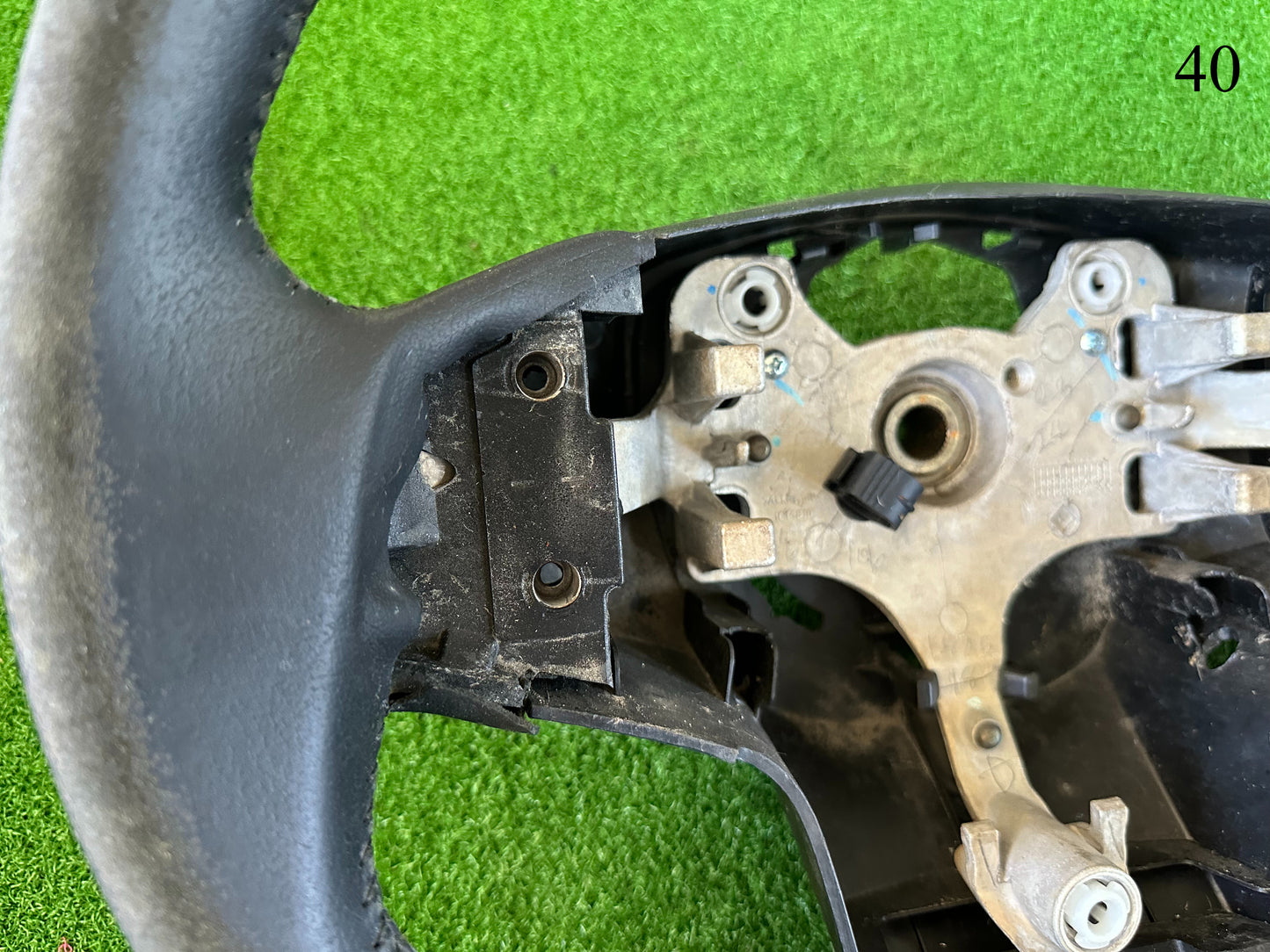 ISUZU DMAX VCROSS STEERING WHEEL (SW00040)