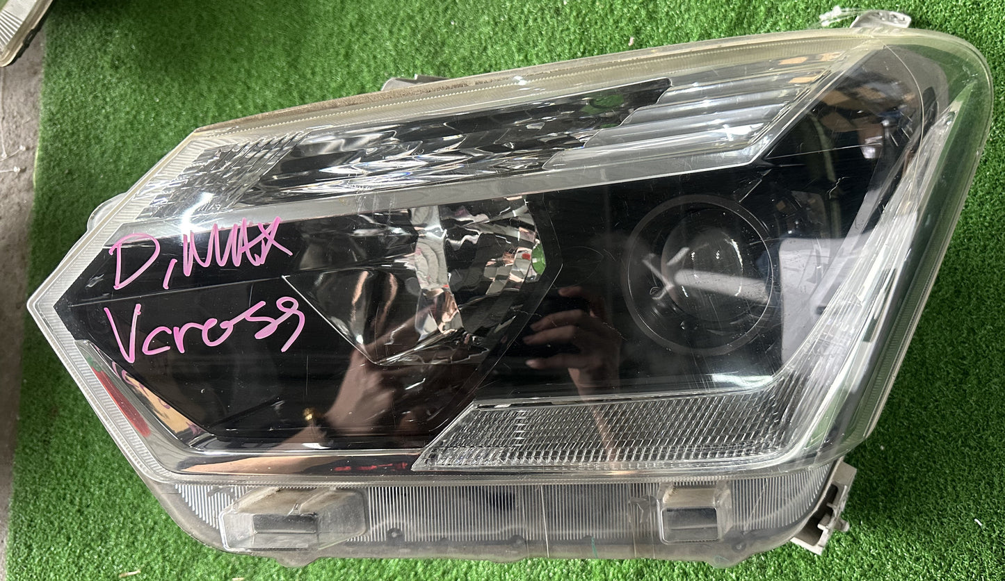 ISUZU DMAX VCROSS HEAD LAMP RH (8983646960)