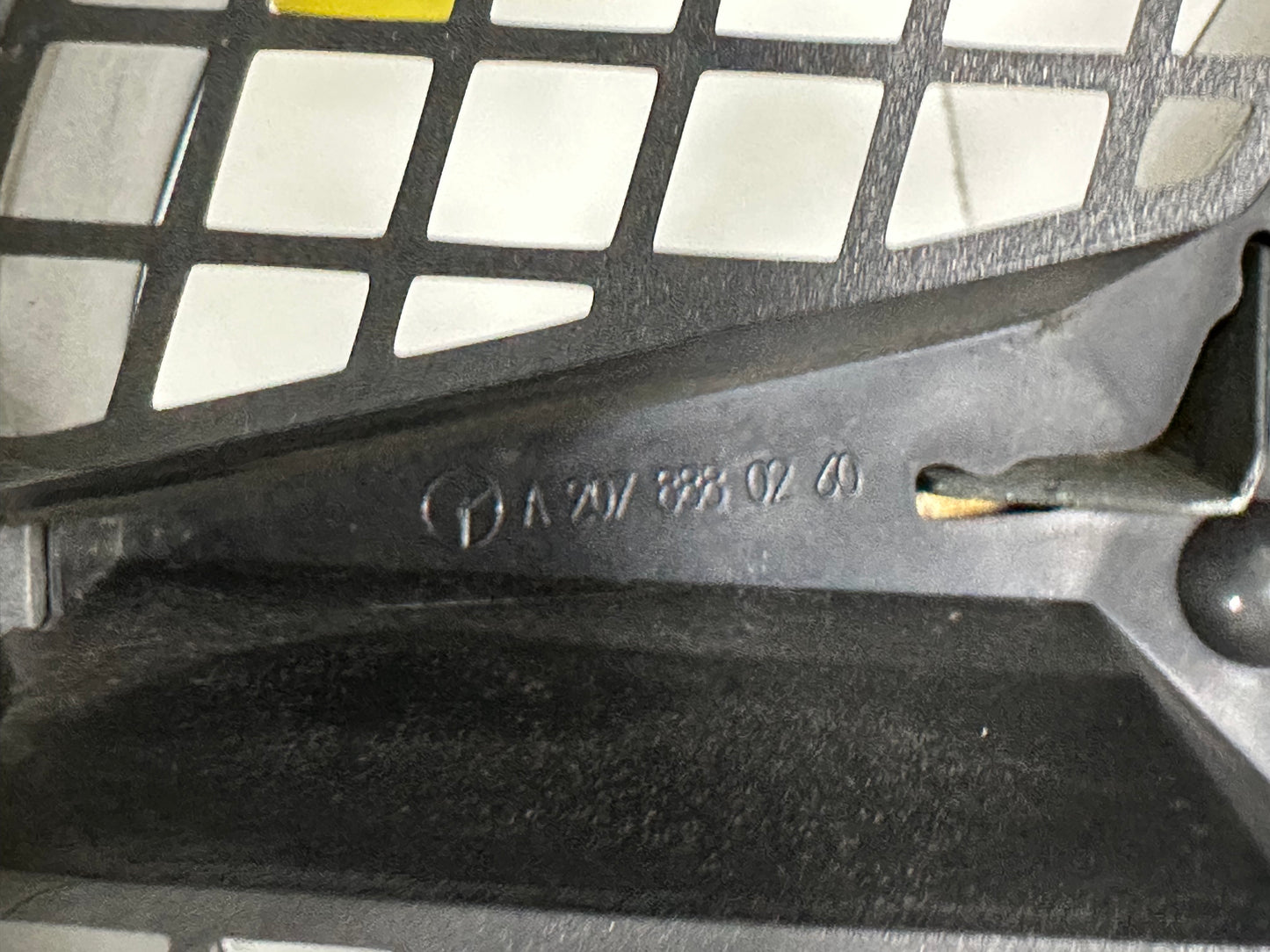 MERCEDES B CLASS W245 FRONT GRILLE (A1698881660)